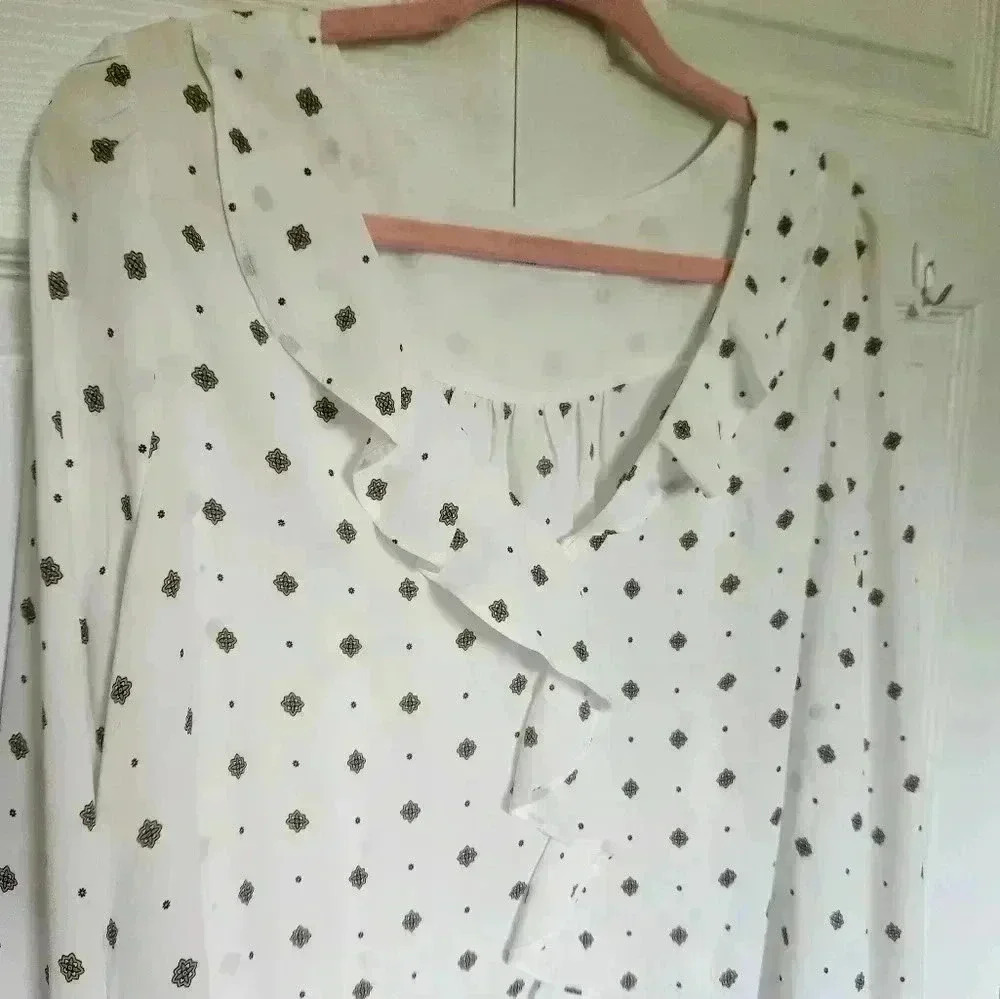 Reitmans Sheer Ruffle Blouse | Size 2x | Soft Feminine Work Top - Picture 4 of 12